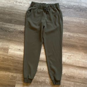 Women’s Lululemon On The Fly Joggers Olive Size 2